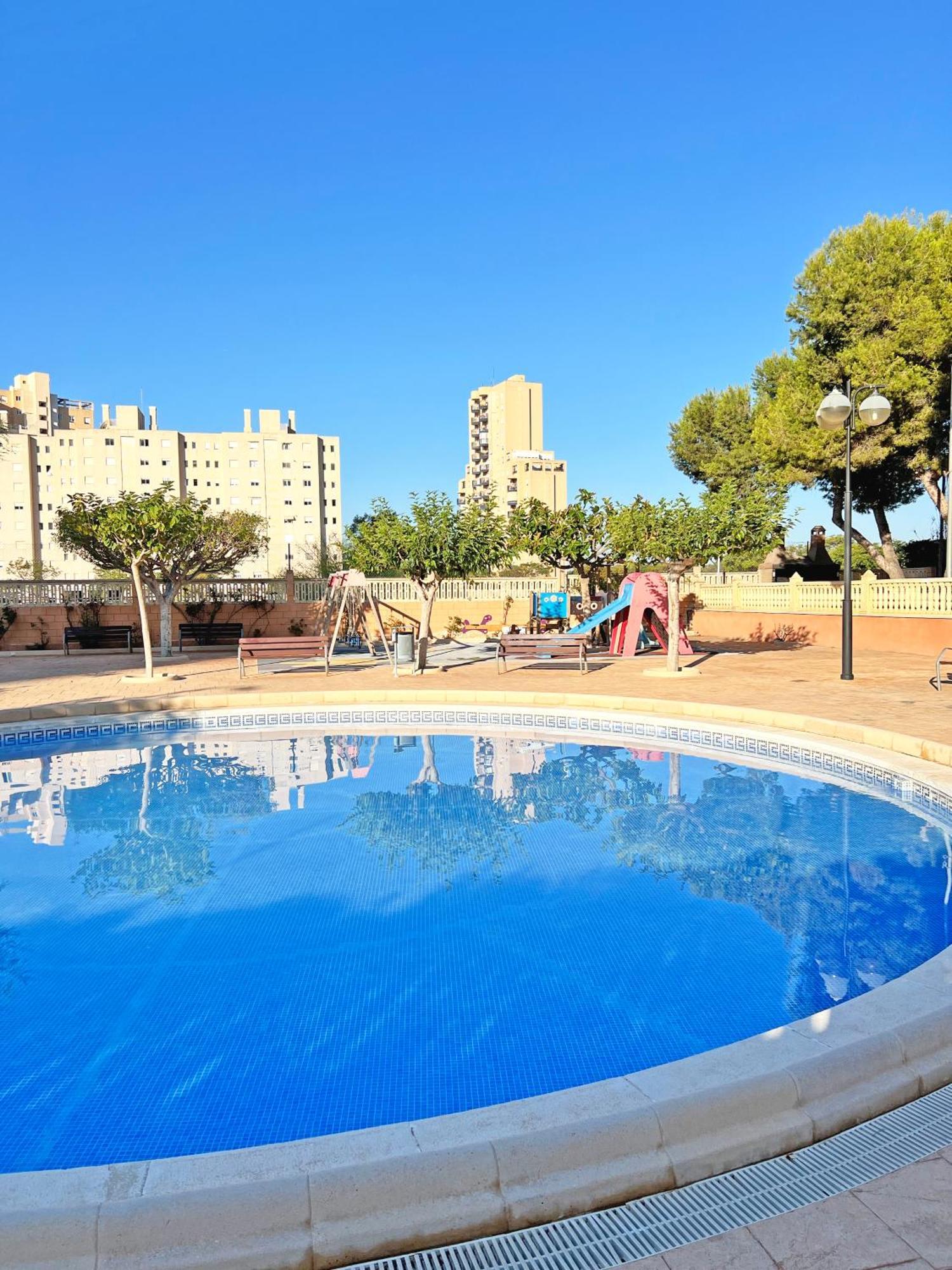 Coqueto Con Piscina, Nuevo A 50M Del Mar, Parking Gratis Apartment El Campello Luaran gambar